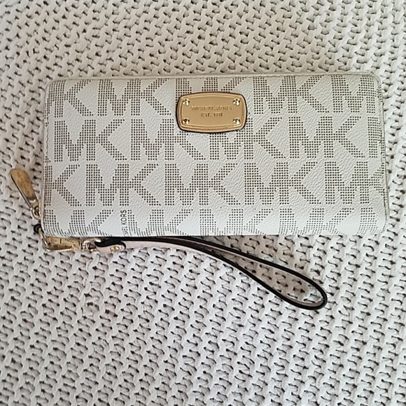 Michael Kors Handbags - Michael Kors